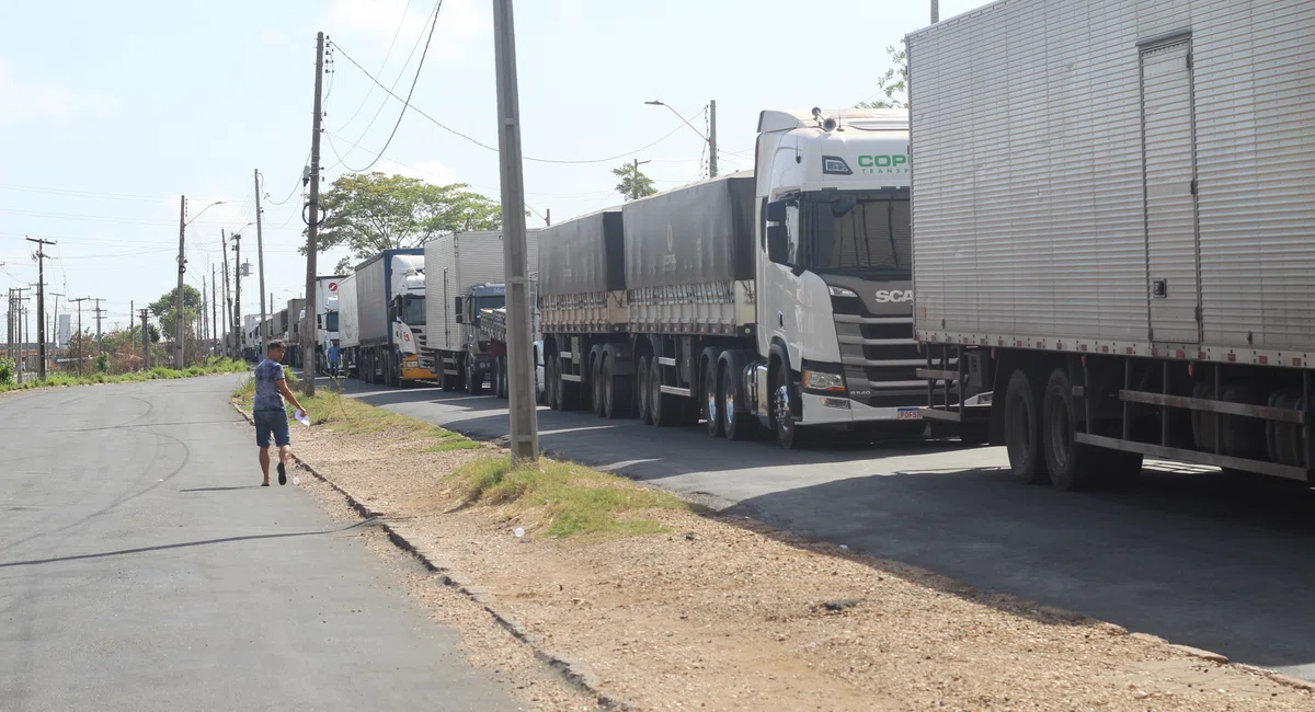 Manifestantes interditam trecho da BR-316 na zona Sul de Teresina