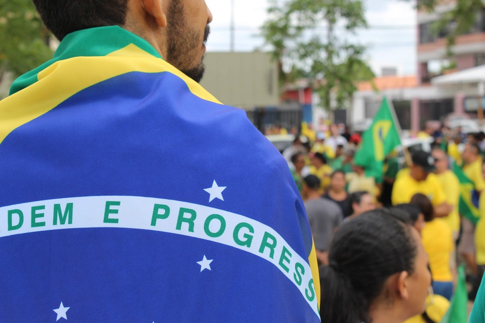 Manifestantes em frente ao Quartel