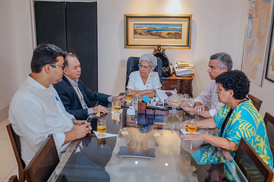 Reunião com equipe de transição e Regina Sousa.