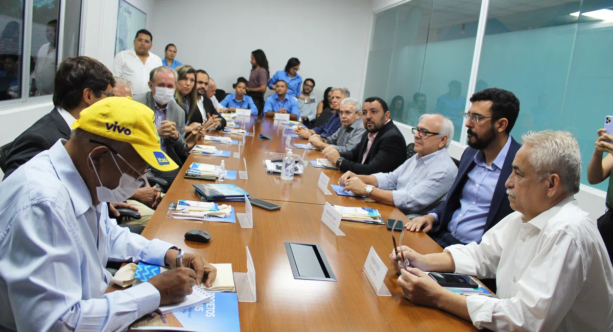 Dr. Pessoa visita sede da Águas de Teresina