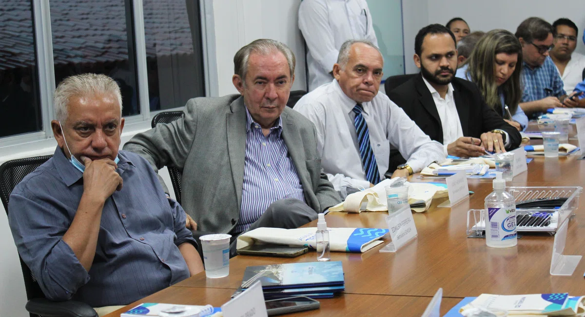 Dr. Pessoa visita sede da Águas de Teresina