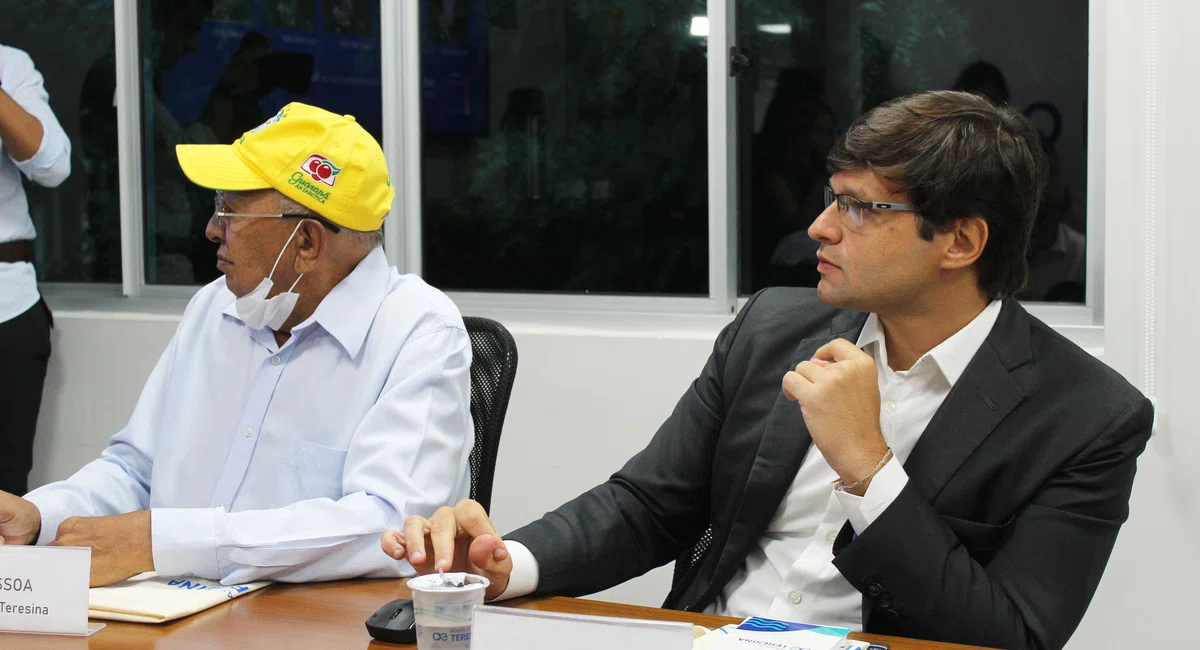 Dr. Pessoa visita sede da Águas de Teresina