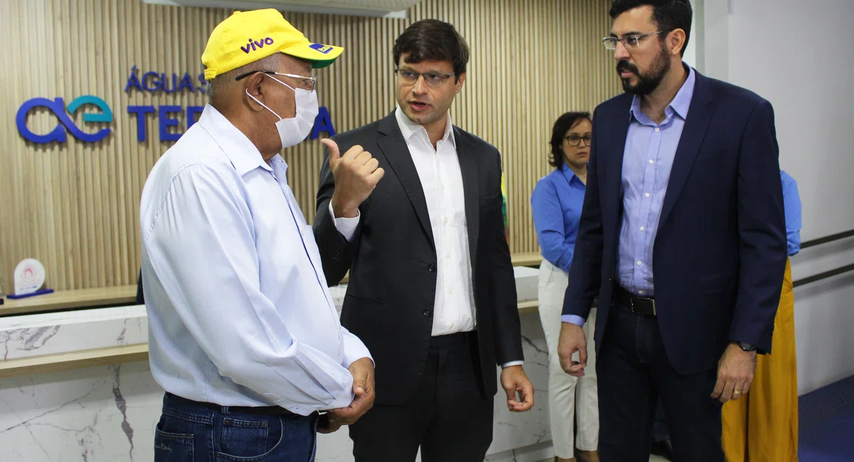 Dr. Pessoa visita sede da Águas de Teresina