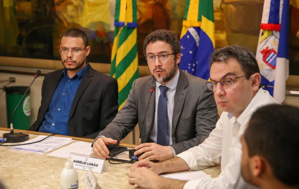 Reunião no Salão Nobre do Palácio da Cidade.