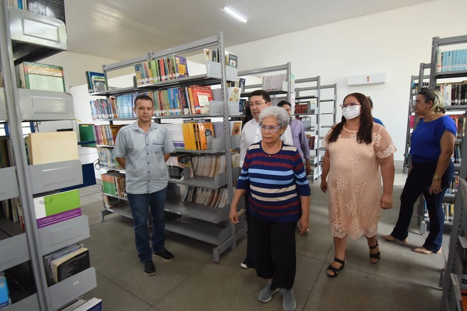 Regina Sousa em inauguração de obras no município de Parnaíba.