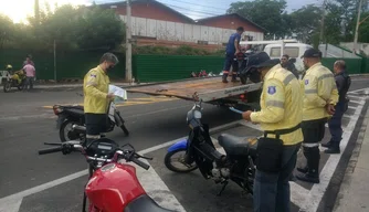 Guarda Municipal e Strans recuperam moto roubada em Teresina.