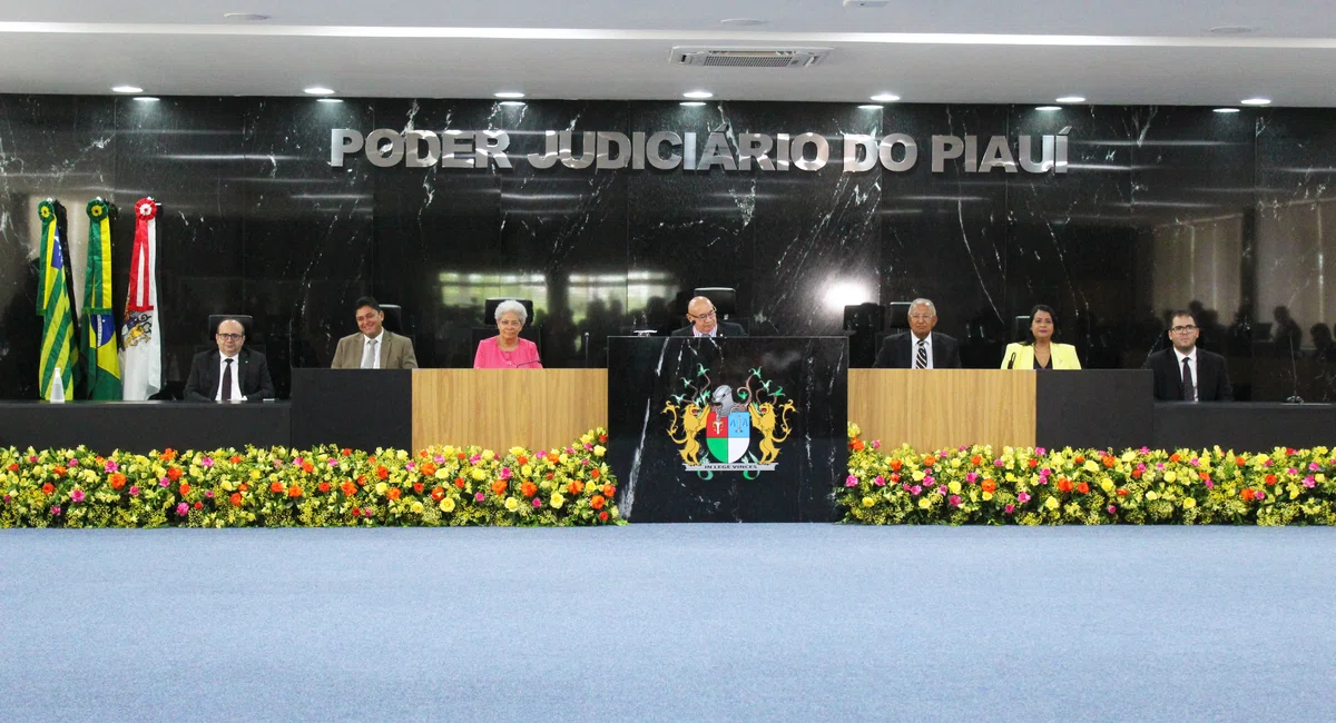 Dr. Pessoa recebe Mérito Judiciário em solenidade no TJPI