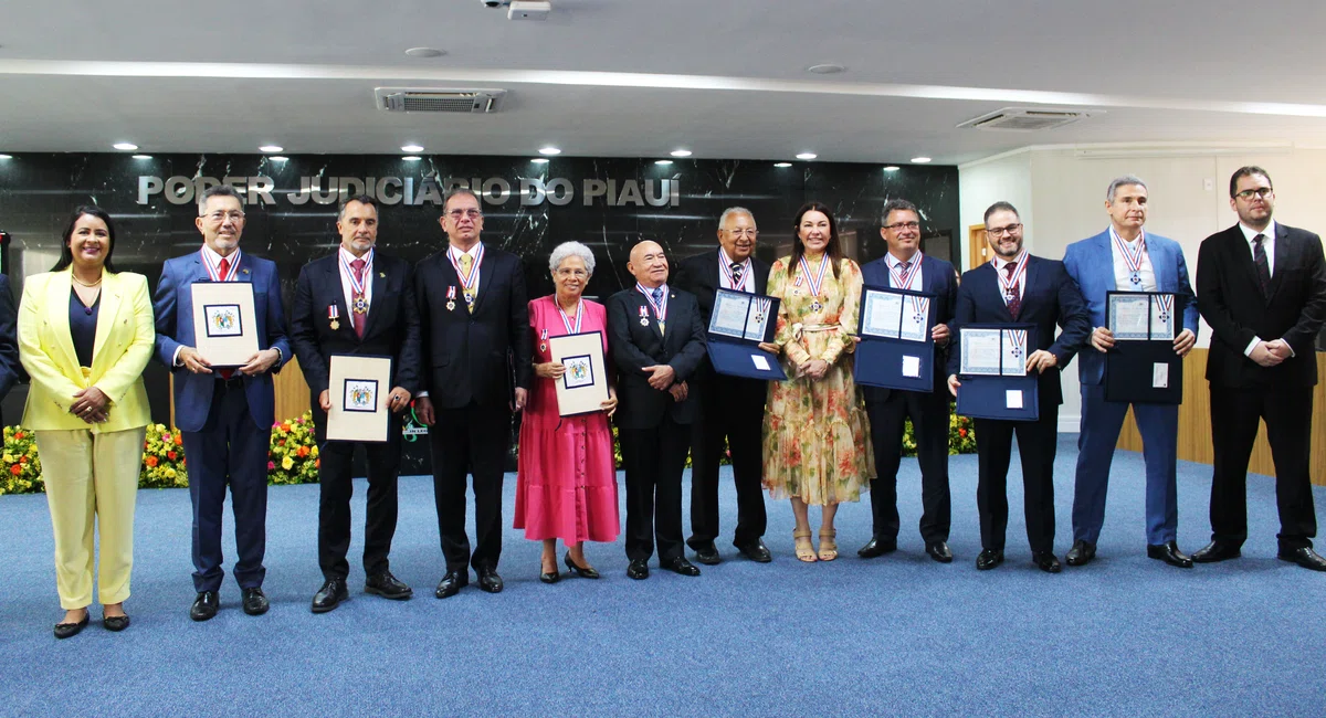 Dr. Pessoa recebe Mérito Judiciário em solenidade no TJPI