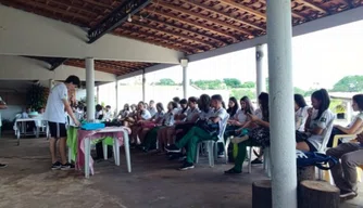 Escolas estaduais reforçam preparação final de estudantes para o Enem