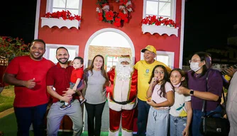 Entrega da decoração de natal em Teresina.