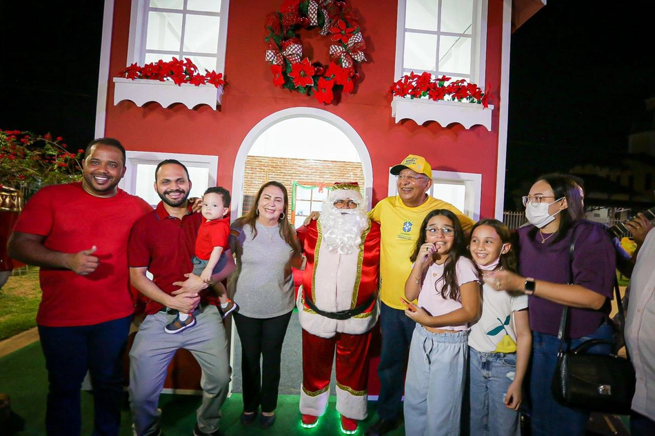 Entrega da decoração de natal em Teresina.