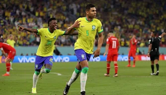 Jogador Casimiro, após gol da vitória em jogo contra a Suíça.