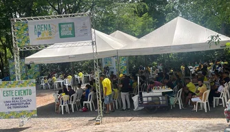 Teresinenses se reúnem na Arena do Povo para assistir jogo do Brasil x Suíça.