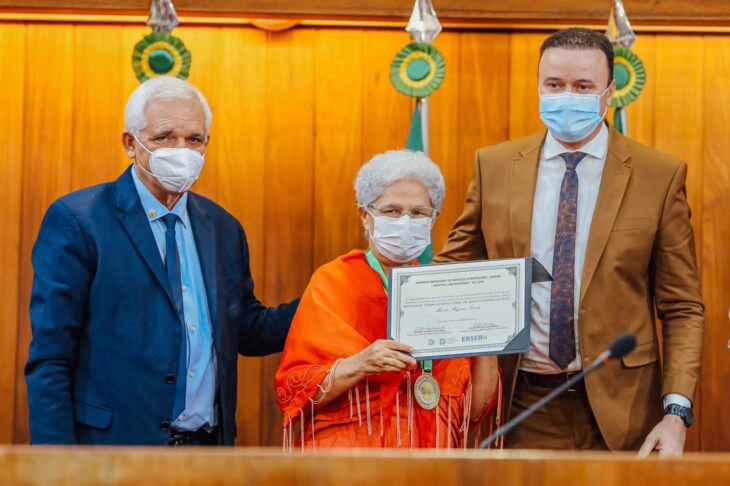 Governadora Regina Sousa é homenageada me solenidade de 10 anos do HU