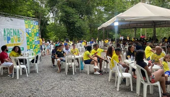 Torcedores assistem a copa na Arena do Povo em Teresina.