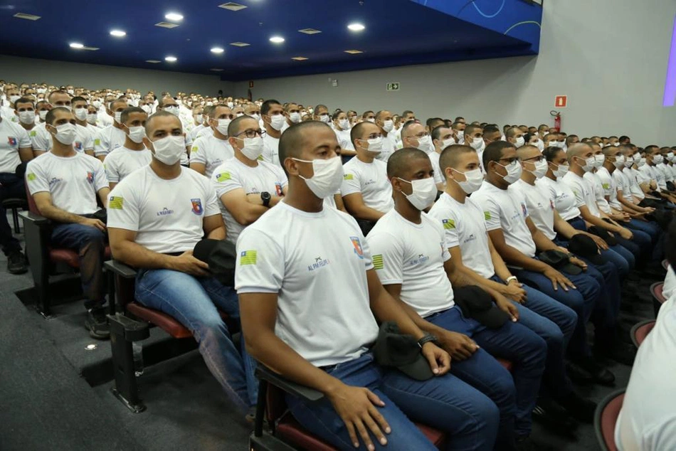 Convocados do concurso da PM em aula inagural do curso de formação.