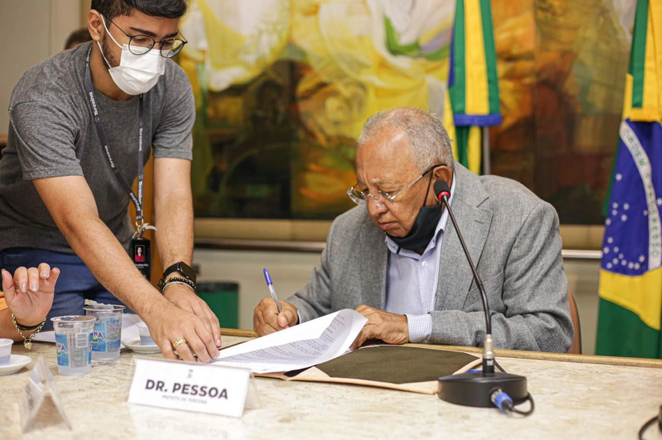 Dr. Pessoa sanciona lei que permite entrada de pets em supermercados