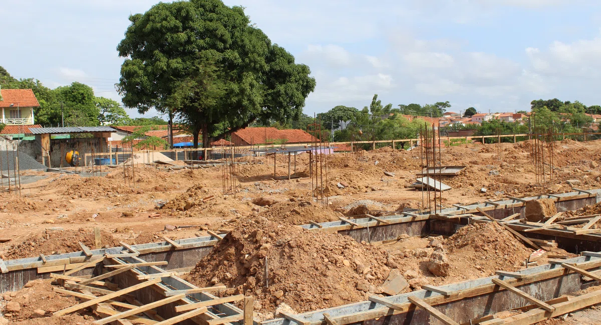 Dr. Pessoa visita obras da Casa da Mulher Brasileira em Teresina