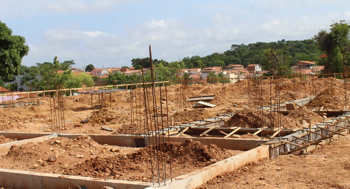 Dr. Pessoa visita obras da Casa da Mulher Brasileira em Teresina