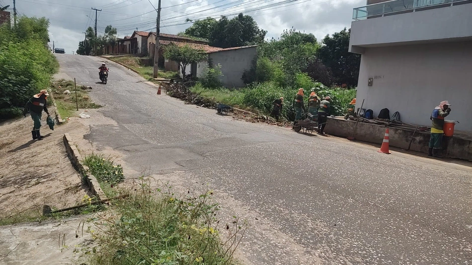 SAAD Sul realiza limpeza de galerias e ruas em Teresina