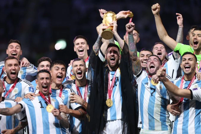 Argentina vence França e se torna tricampeã da Copa do Mundo.