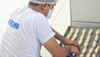 Produção de pães na Penitenciária Prof. José Ribamar Leite.