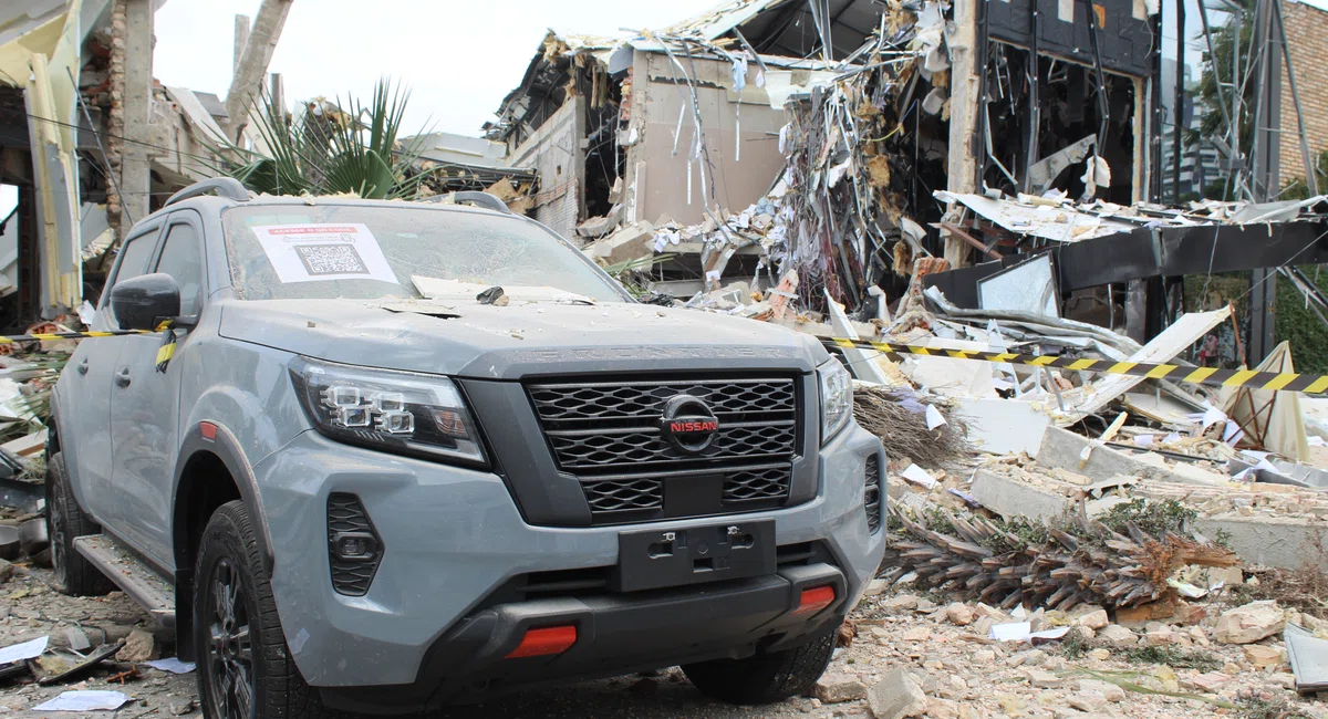 Explosão destrói restaurante, lojas e apartamentos na zona Leste