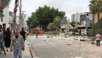 Explosão destrói restaurante, lojas e apartamentos na zona Leste