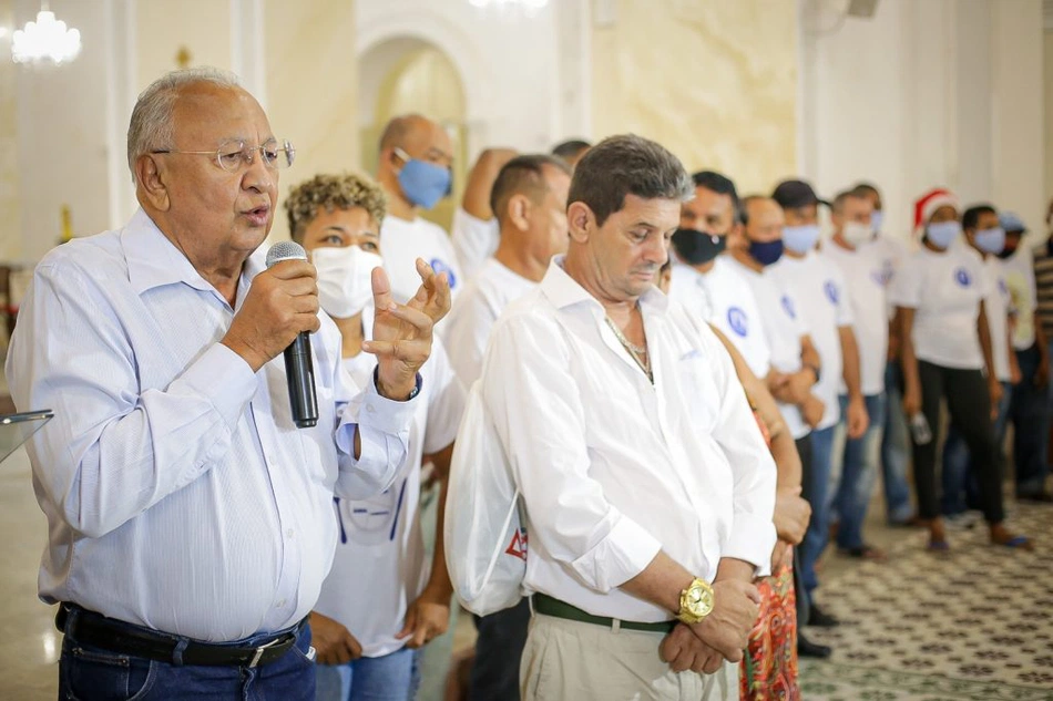 Prefeitura de Teresina realiza missa de natal com moradores de rua