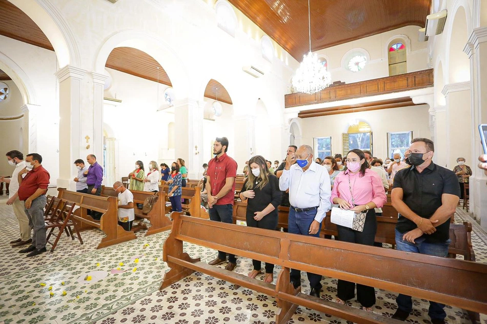 Prefeitura realiza missa de Natal e oferece jantar para moradores em situação de rua