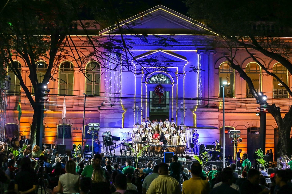 Cantada de Natal reúne dezenas de teresinenses no Palácio da Cidade