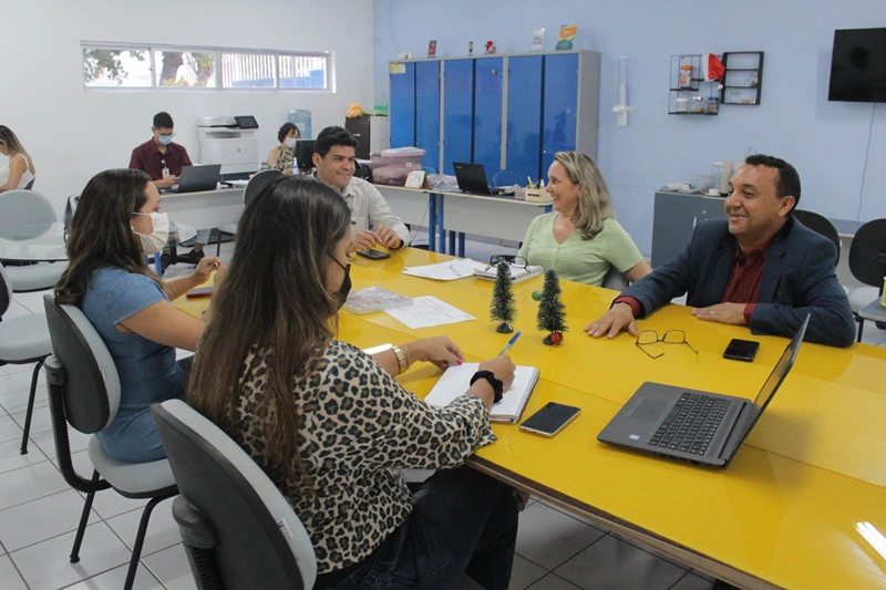 Centro Municipal de Atendimento Multidisciplinar com prédios em outras regiões de Teresina