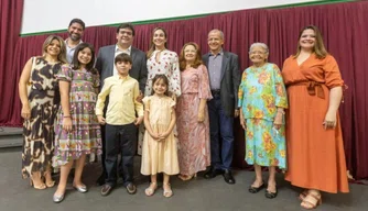 Rafael Fonteles participa de culto de ação de graças em Teresina