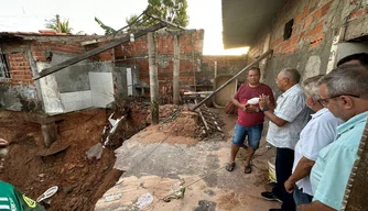 Dr. Pessoa visita famílias em situação de risco no bairro Água Mineral.