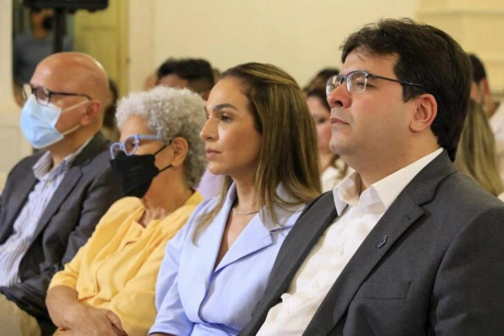 Rafael Fonteles participa de missa na na Catedral Nossa Senhora das Dores.