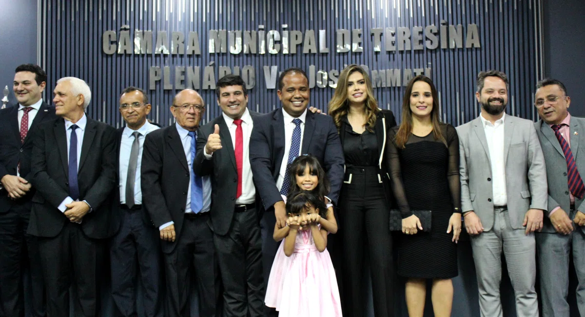 Enzo Samuel é empossado presidente da Câmara Municipal de Teresina