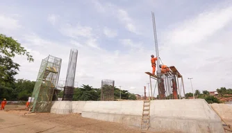 Obra da nova ponte sobre o Rio Poti,.