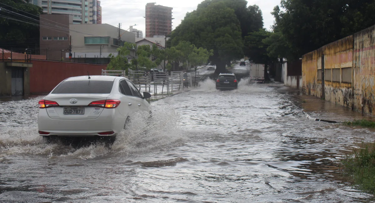 Rua alagada em Teresina