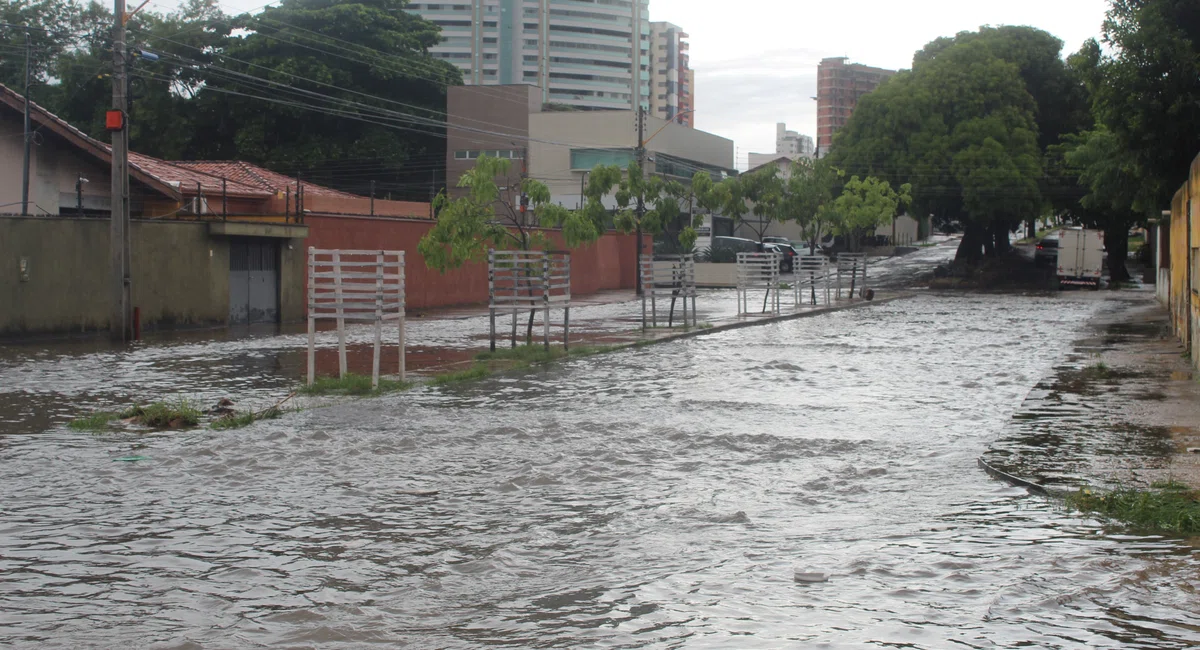 Rua alagada em Teresina