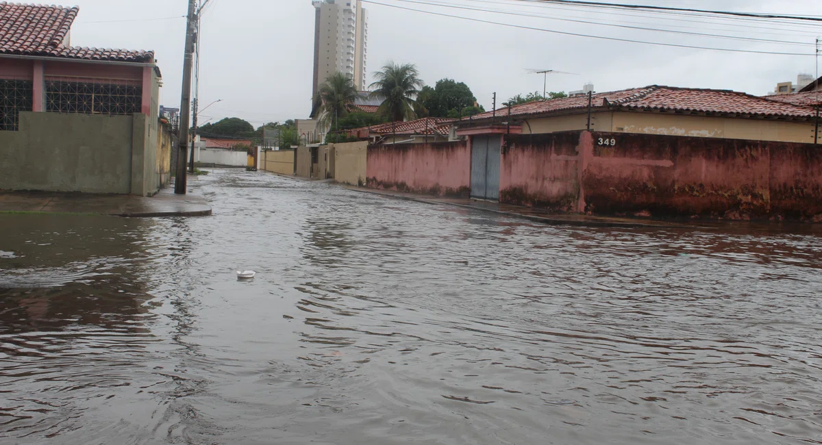 Rua alagada em Teresina