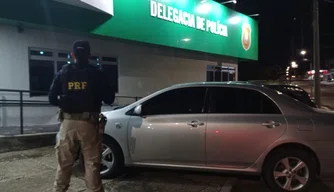 Carro objeto de estelionato é apreendido pela PRF em Teresina.