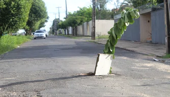 Bueiro na rua Antônieta Ferraz no bairro Santa Isabel.