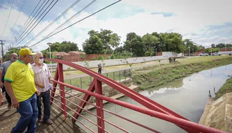 Prefeito Dr. Pessoa visita obra no bairro Matadouro.