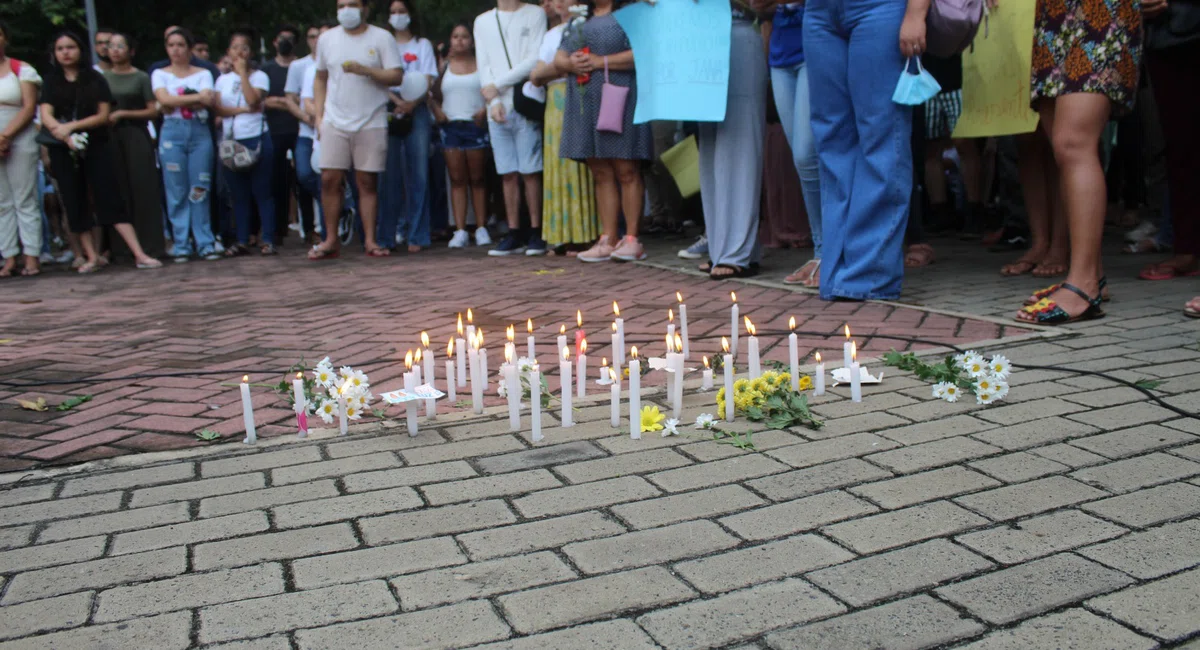 Ato em homenagem a Janaína Bezerra.