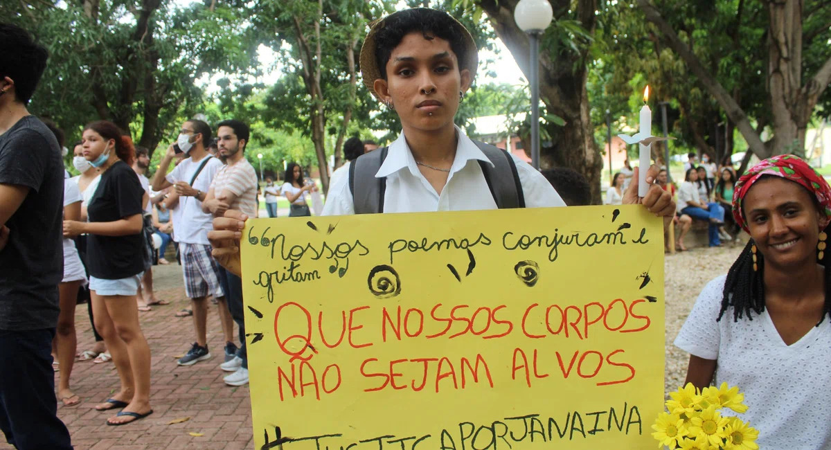 Ato em homenagem a Janaína Bezerra.