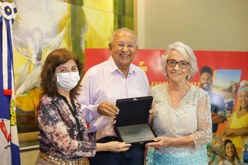 Dra. Amariles Borba é homenageada pelo prefeito de Teresina.