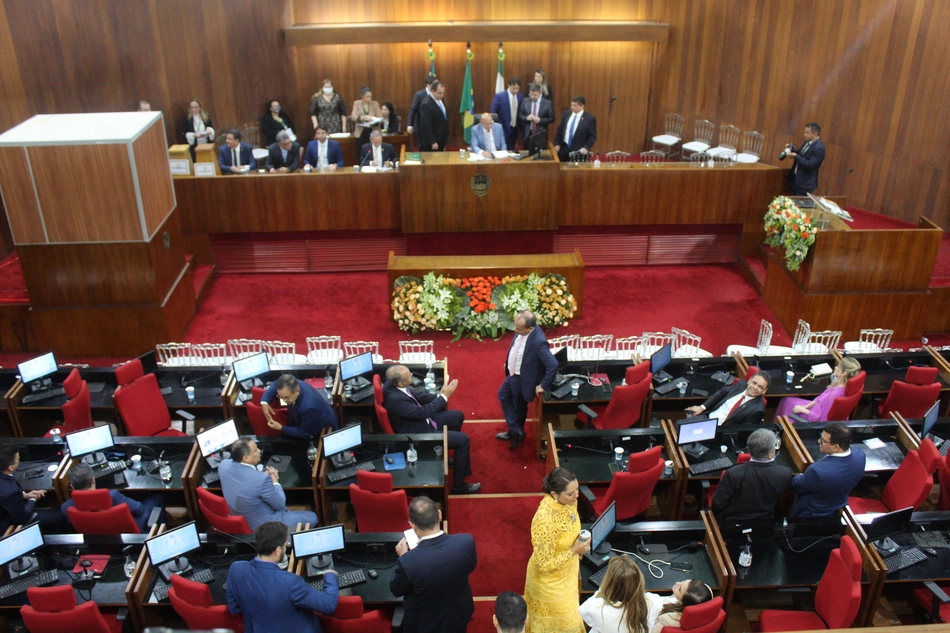 Deputados eleitos são empossados na Alepi