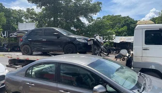 Carro e moto apreendidos durante ação da Polinter em Teresina.