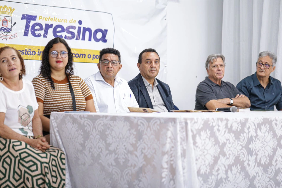 Aluna da rede municipal de ensino de Teresina lança livro