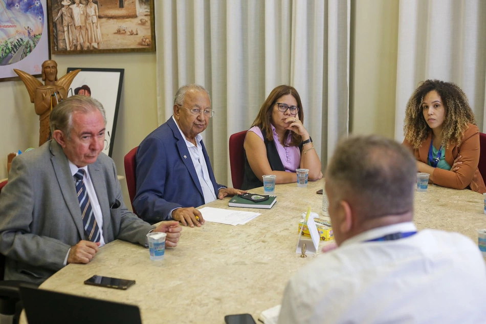 Dr. Pessoa faz reunião para discutir melhorias no aeroporto de Teresina